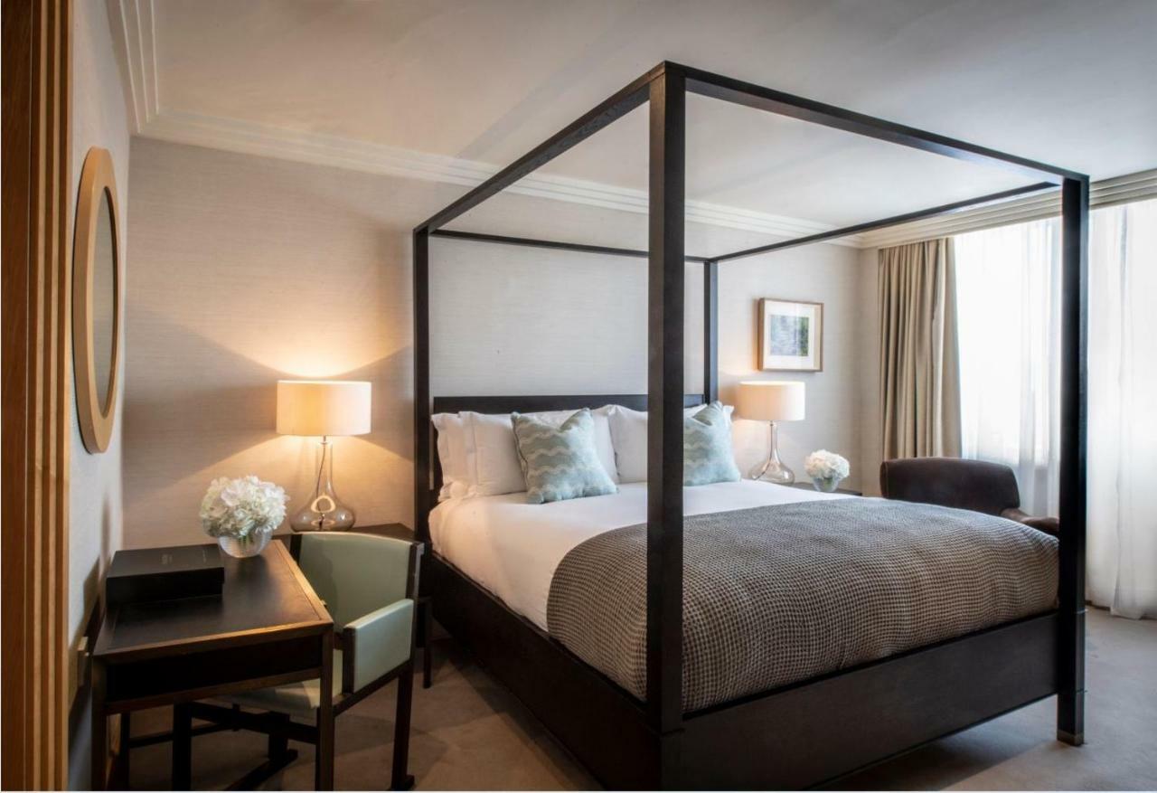 The Westbury Hotel Dublin Exterior foto A bedroom at the hotel